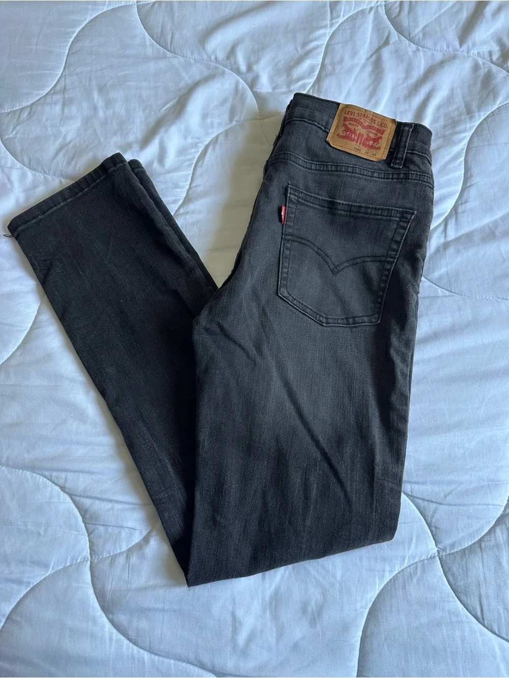 Levi's Women's Skinny Black Denim Jeans - Picture 1 of 6